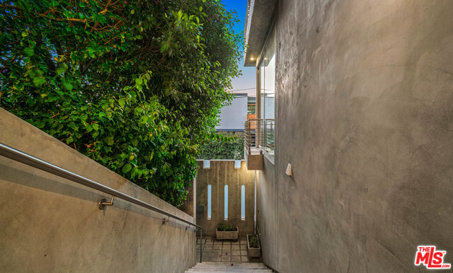 540 Stassi Ln in Santa Monica, CA - Building Photo - Building Photo