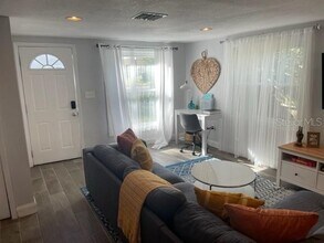 2765 61st Ave N in St. Petersburg, FL - Building Photo - Building Photo