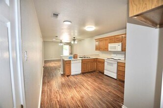 1122 W Spring St in Weatherford, TX - Building Photo - Building Photo