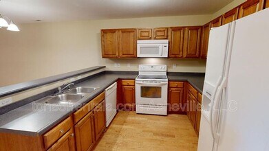 19 Rotunda Cir in Asheville, NC - Building Photo - Building Photo