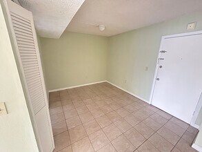 3706 Broadway, Unit 18 in Ft. Myers, FL - Building Photo - Building Photo