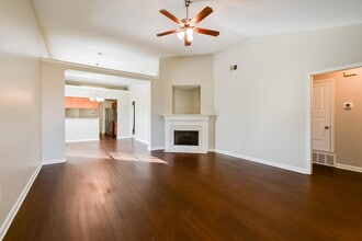 5620 Kaitlyn Dr W in Walls, MS - Foto de edificio - Building Photo