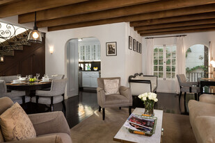 819 N Sweetzer Ave, Unit 819 7-8 in West Hollywood, CA - Building Photo