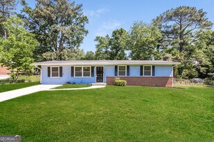 5848 Ronnie Dr in Rex, GA - Building Photo