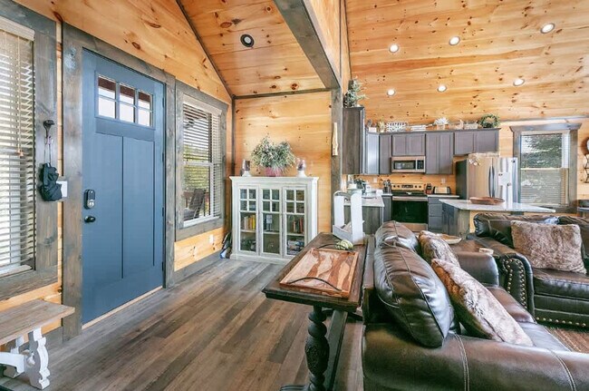 735 Picadilly Ln in Gatlinburg, TN - Building Photo - Building Photo