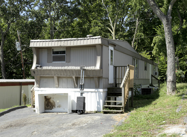 Wagon Wheel Mobile Home Court in Arnold, MO - Foto de edificio - Building Photo