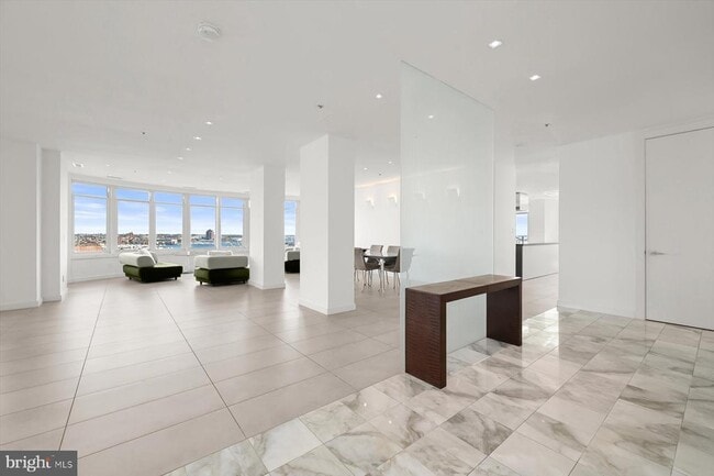 100 Harborview Dr in Baltimore, MD - Building Photo - Building Photo