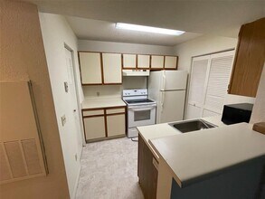 1025 S Hiawassee Rd in Orlando, FL - Foto de edificio - Building Photo