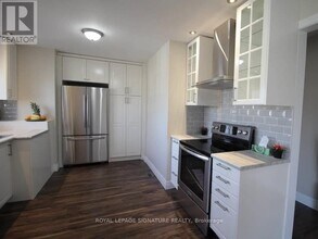 18 Independence Dr in Toronto, ON - Building Photo - Building Photo