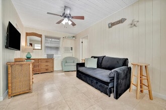 72 Gulf Blvd in Indian Rocks Beach, FL - Building Photo - Building Photo