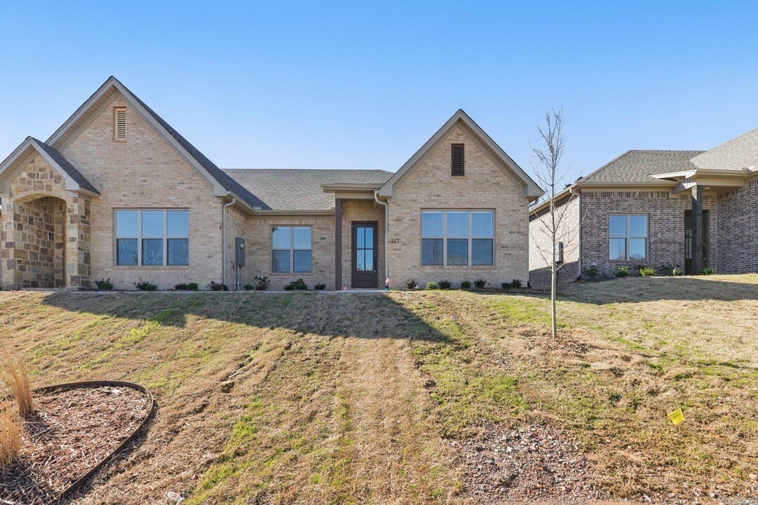 14205 Cooper Orbit Rd in Little Rock, AR - Building Photo