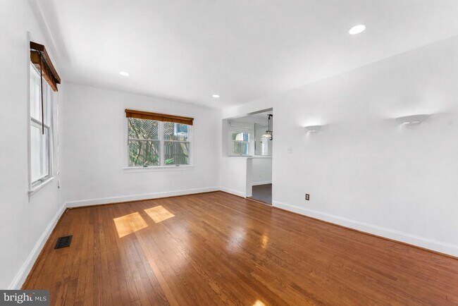 10628 S Dunmoor Dr in Silver Spring, MD - Building Photo - Building Photo