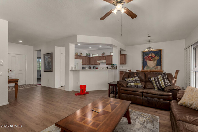 15027 W Home Run Dr in Surprise, AZ - Foto de edificio - Building Photo