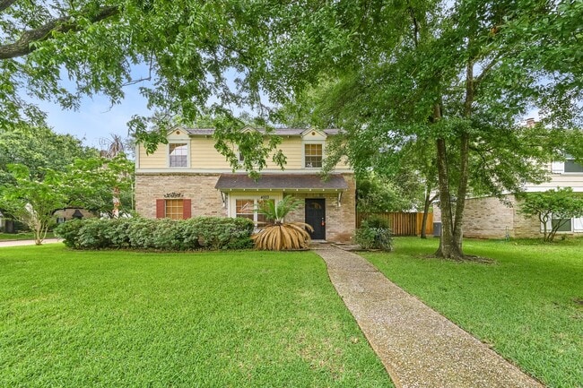 property at 4003 Chapel Square Dr