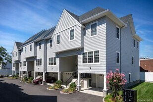 1 Wallace Ct in Valley Stream, NY - Building Photo