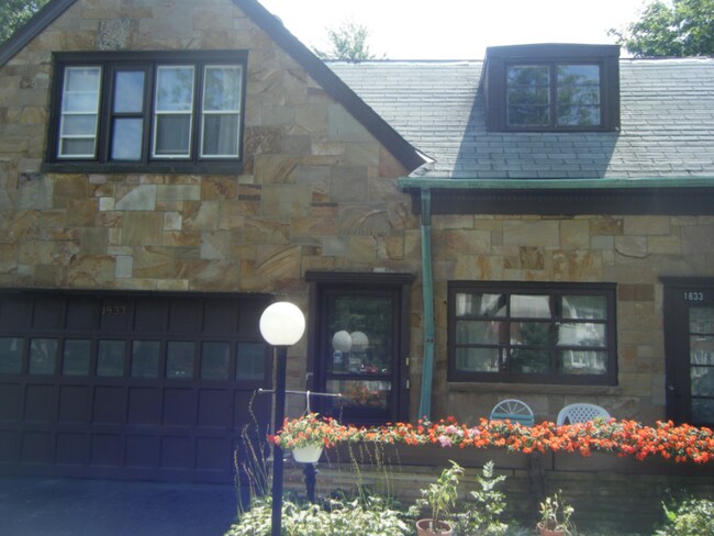 1833 Kensington Ave in Amherst, NY - Building Photo - Building Photo