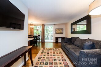 400 Queens Rd in Charlotte, NC - Foto de edificio - Building Photo