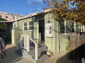 647 N Hollywood Way in Burbank, CA - Foto de edificio - Building Photo