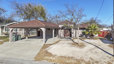 1805 Ave C in Del Rio, TX - Building Photo - Building Photo