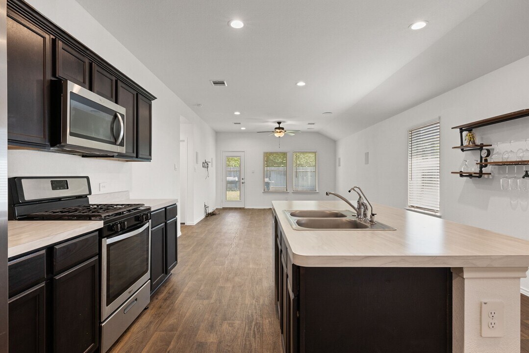 22454 Forest Gorge Ln in Spring, TX - Foto de edificio