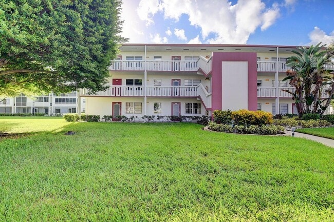 2 Fanshaw Dr in Boca Raton, FL - Building Photo - Building Photo