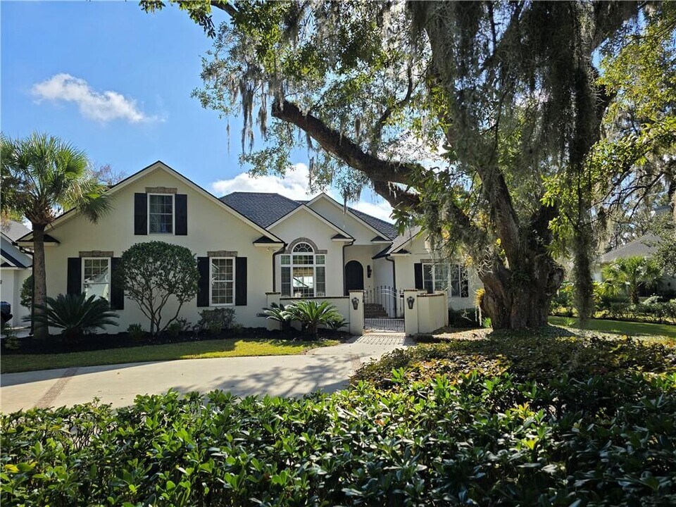 205 Sutherland Dr in Brunswick, GA - Building Photo