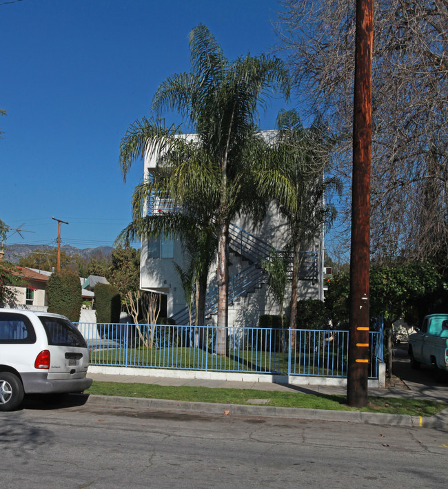 Maui Apartments in Burbank, CA - Building Photo - Building Photo