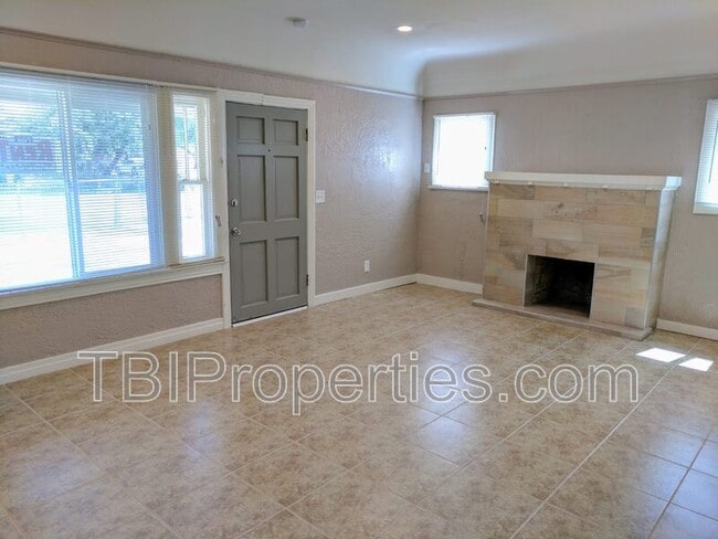 863 W Campus Way in San Bernardino, CA - Foto de edificio - Building Photo