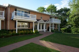 42 Claire Ct in West Babylon, NY - Building Photo