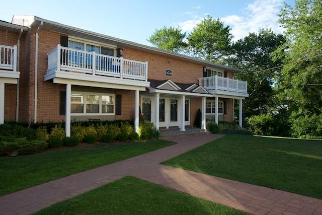 42 Claire Ct in West Babylon, NY - Building Photo