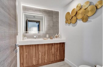 1930 Bay Dr in Miami Beach, FL - Building Photo - Building Photo
