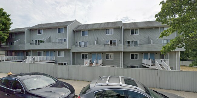 150 North Beacon St, Unit B3 in Boston, MA - Building Photo - Building Photo