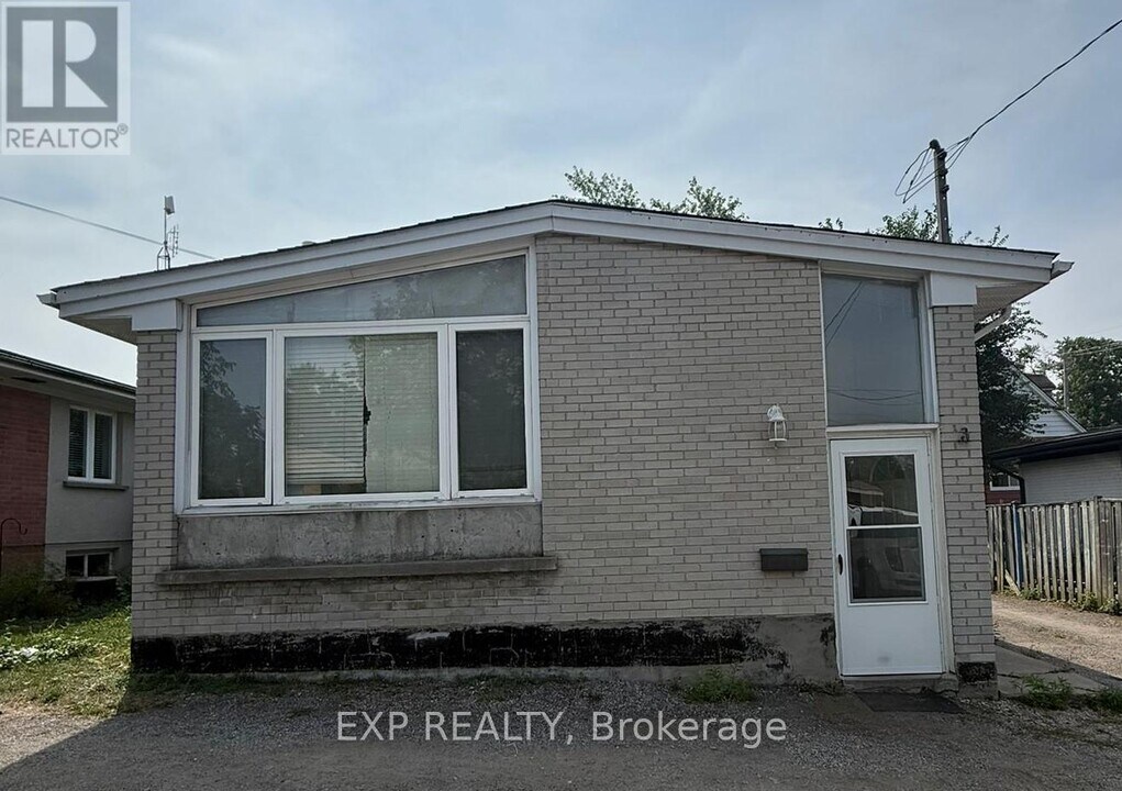 3 Summer Dr in Toronto, ON - Building Photo