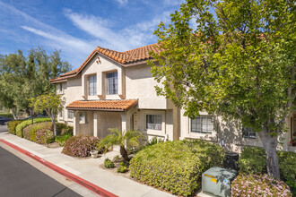 Valencia in Mission Viejo, CA - Foto de edificio - Building Photo