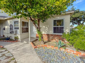 5027 Cahuenga Blvd in Los Angeles, CA - Building Photo - Building Photo