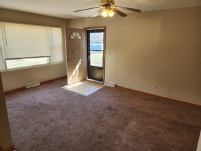 432 Hazel Ct in Salina, KS - Foto de edificio - Building Photo