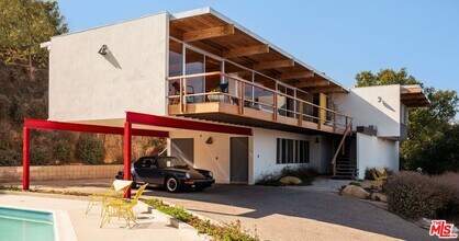7820 Mulholland Dr in Los Angeles, CA - Building Photo - Building Photo