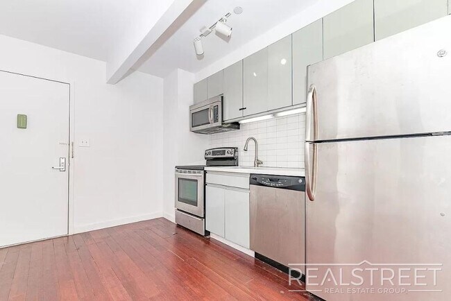 Stylish 2-Bedroom Bushwick Apartment with Huge Private Balcony & Prime Location in Brooklyn, NY - Building Photo - Building Photo