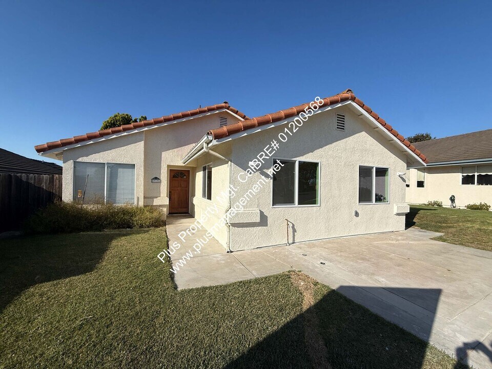 713 Richmind Ct in Santa Maria, CA - Building Photo