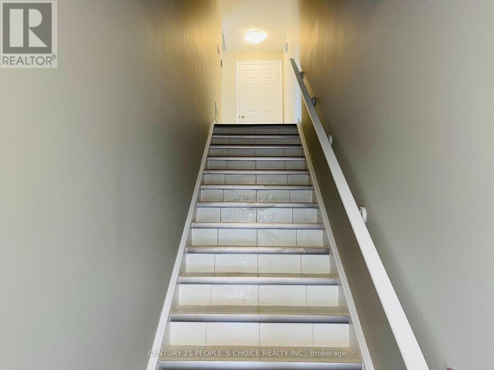 26 Oat Ln in Kitchener, ON - Building Photo