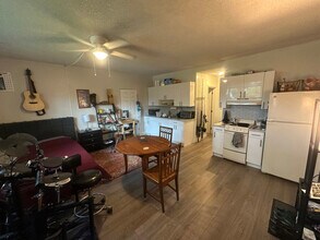 200 Whitethorn Dr in Miami Springs, FL - Building Photo - Building Photo