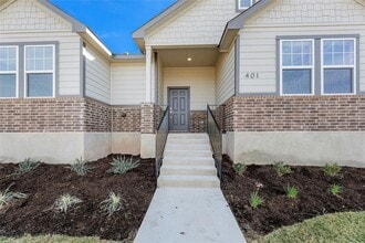 401 Ravens Crst Dr in Hutto, TX - Building Photo - Building Photo