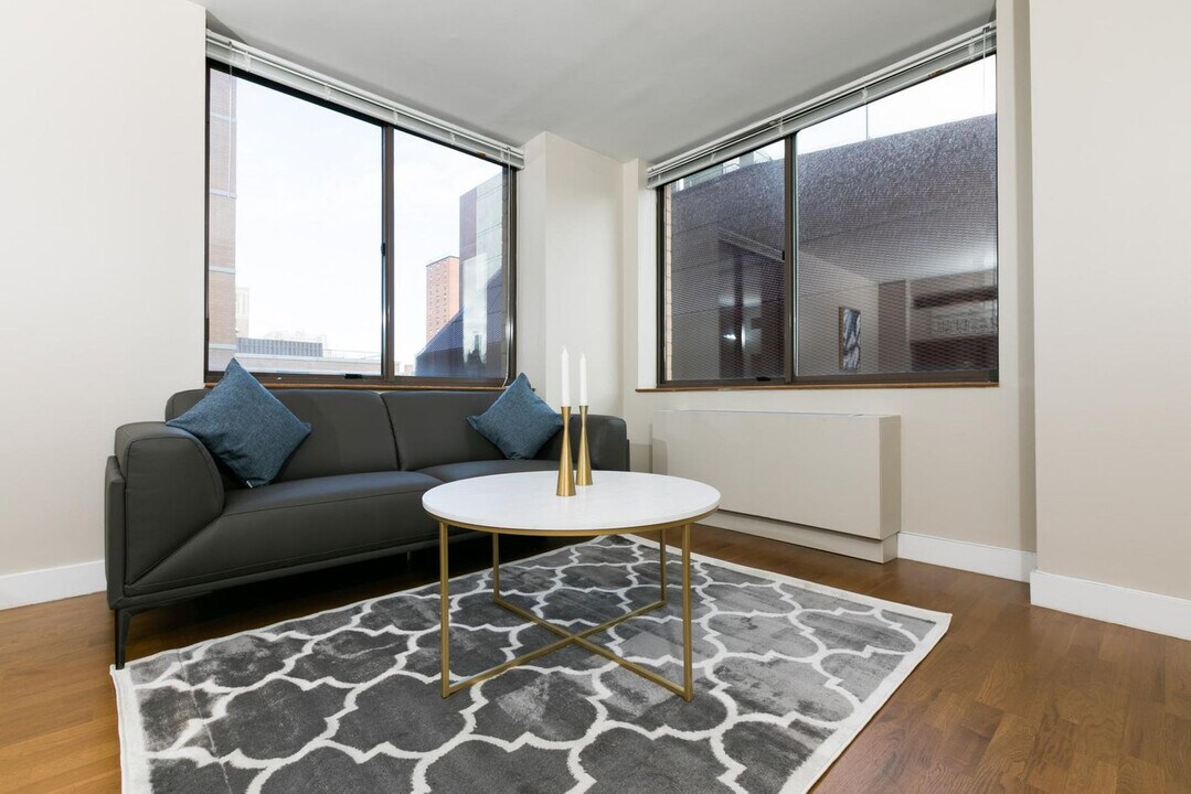 200 W 88th St in New York, NY - Building Photo