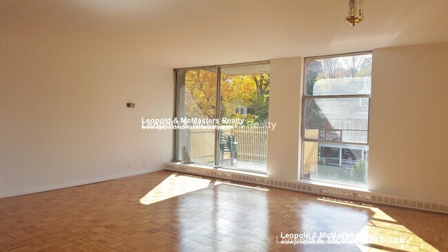 520 Washington St, Unit 2E in Brookline, MA - Building Photo - Building Photo