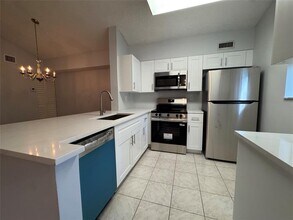 606 Gardens Dr in Pompano Beach, FL - Foto de edificio - Building Photo