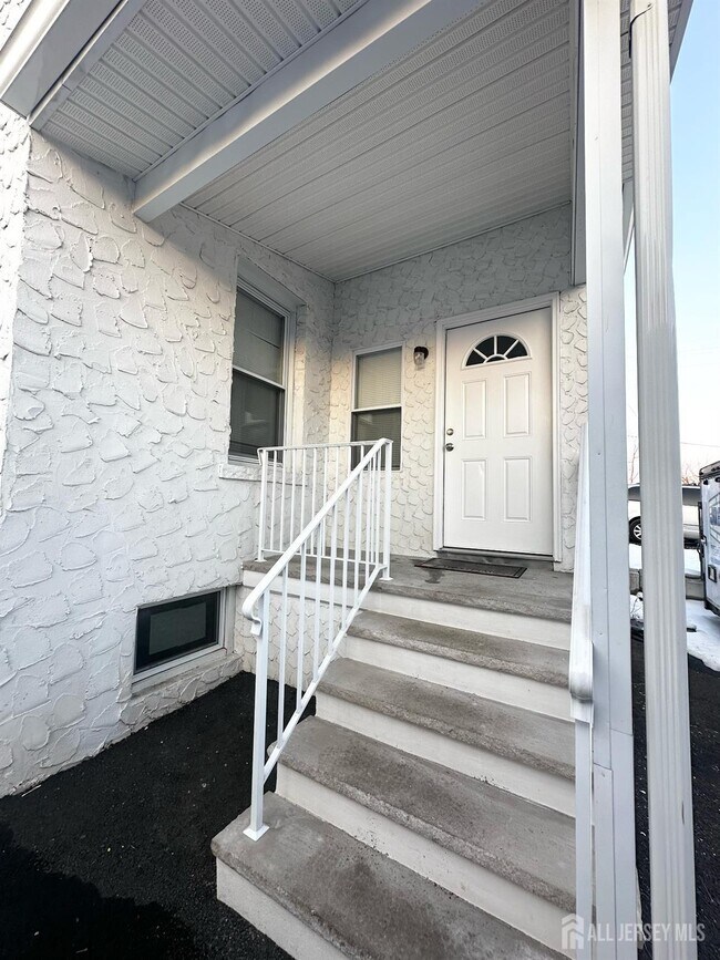 55 Cutters Dock Rd in Woodbridge Township, NJ - Building Photo - Building Photo