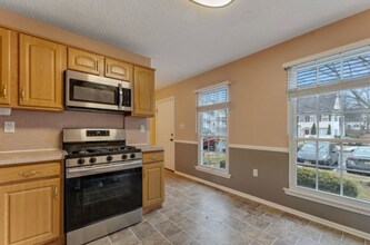 403 Red Crest Ln in Branchburg, NJ - Foto de edificio - Building Photo