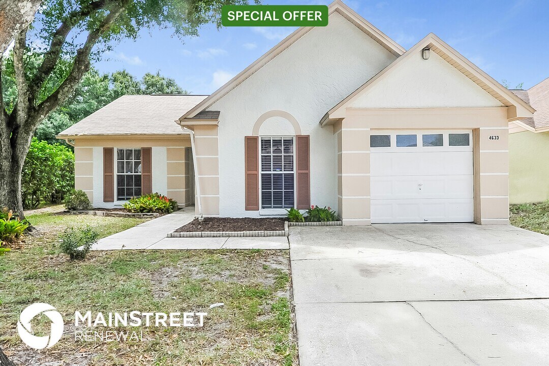 4633 Cabbage Palm Dr in Valrico, FL - Building Photo