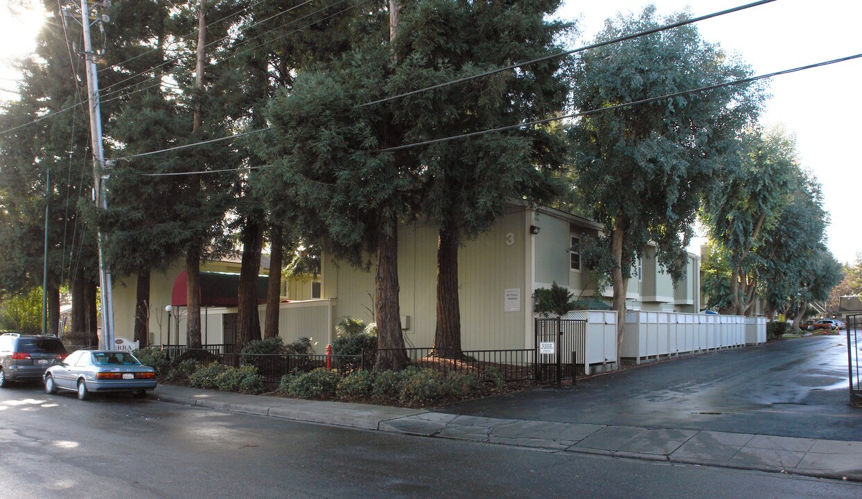 Sierra Vista One Apartments in Mountain View, CA - Foto de edificio
