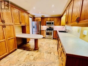 74 Devins Dr in Aurora, ON - Building Photo - Building Photo